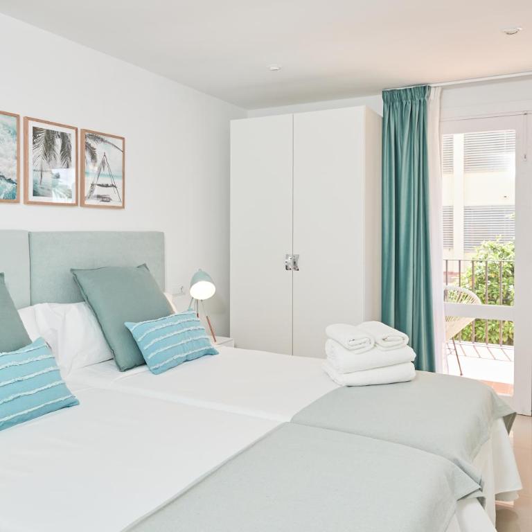 12 Person Ibiza Villa with Pool - Walk to Hï, Ushuaïa & Beach - Can Bossa - Villa - 17