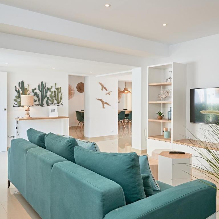 12 Person Ibiza Villa with Pool - Walk to Hï, Ushuaïa & Beach - Can Bossa - Villa - 3