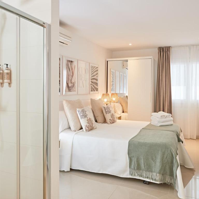 12 Person Ibiza Villa with Pool - Walk to Hï, Ushuaïa & Beach - Can Bossa - Villa - 14