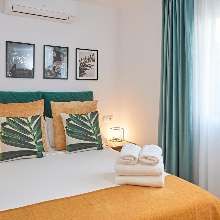 12 Person Ibiza Villa with Pool - Walk to Hï, Ushuaïa & Beach - Can Bossa - Villa - 12