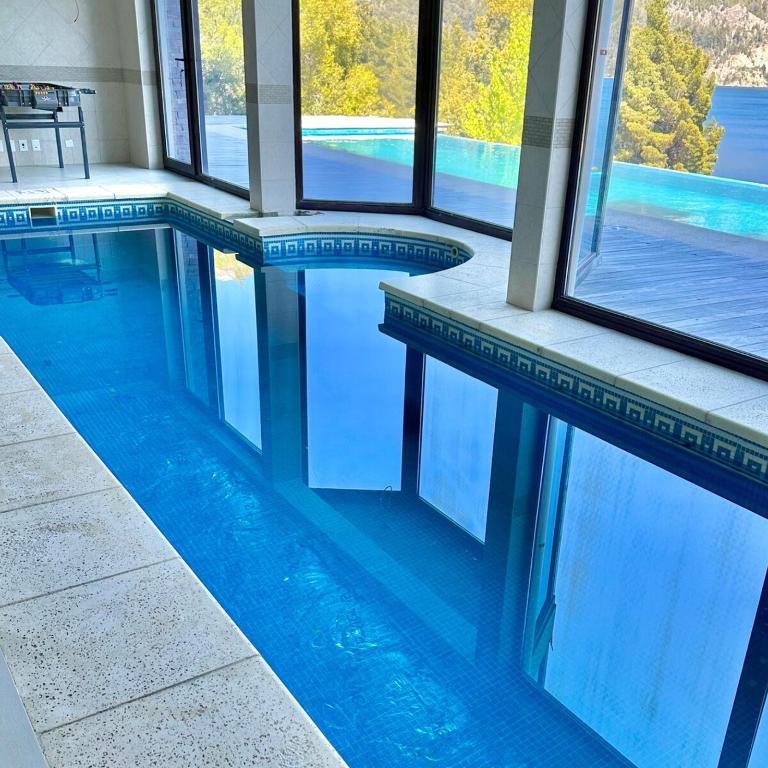 Luxury House with Private Beach and Pool - Villa - 2