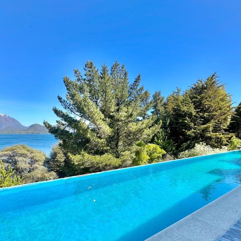 Luxury House with Private Beach and Pool - Villa - 3