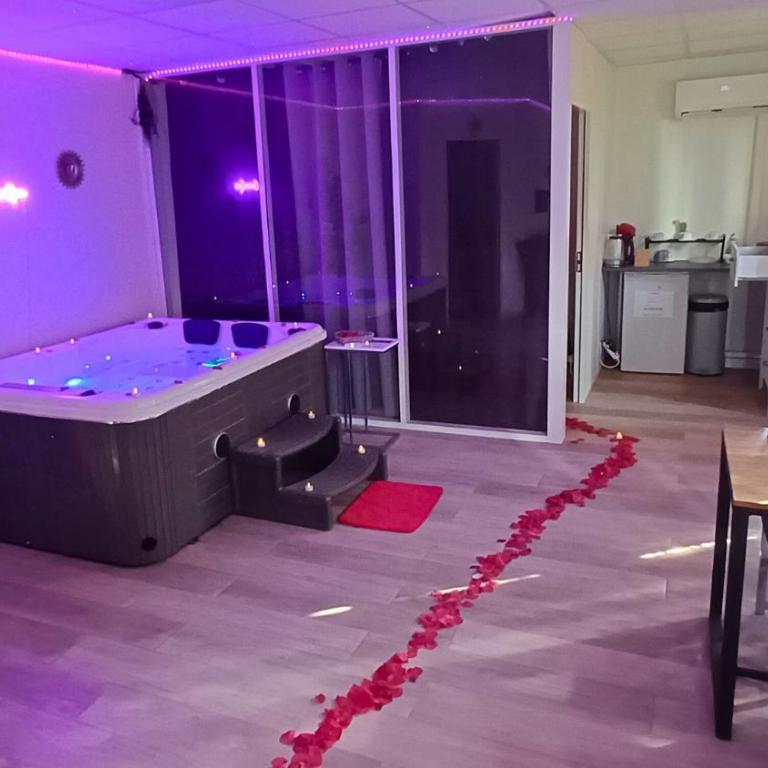 CocoonSPA LoveRoom Jacuzzi - One-Bedroom Apartment - 2