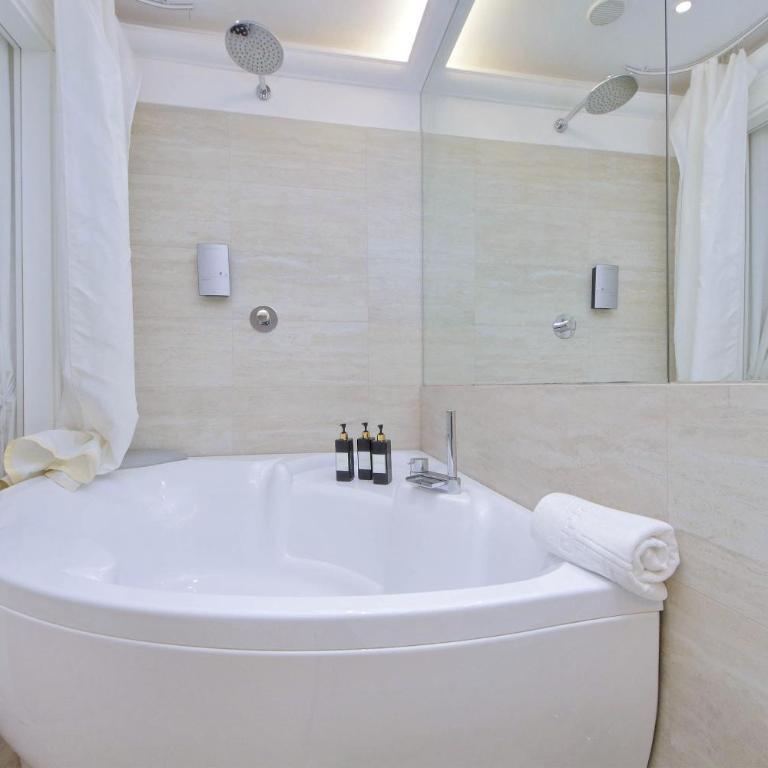 Luxury Navona apartments by Flatinrome - Appartamento Deluxe con 2 Camere da Letto - 32