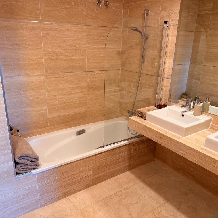 Benahavis Holidays - Apartamento Deluxe de 2 dormitorios con vistas al jardín - 7