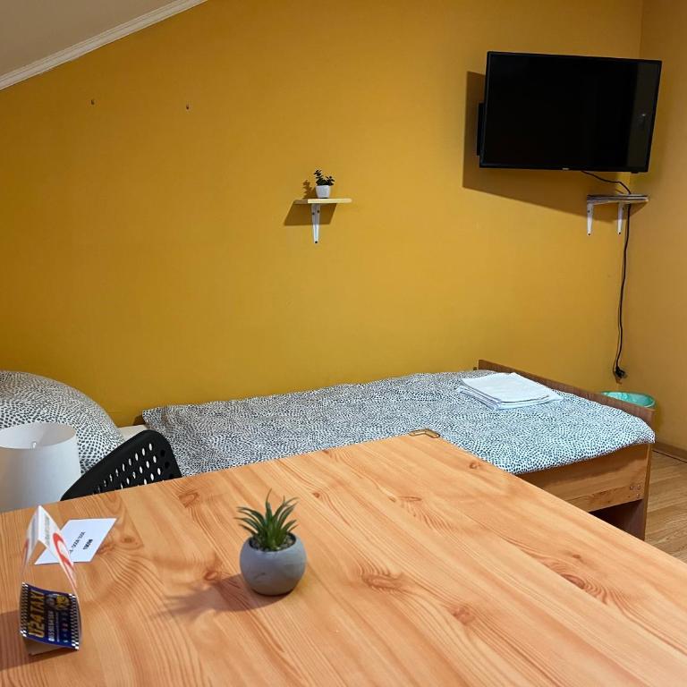 Rooms with private Bathroom & Free Parking ''Sobe Zoka,, - Dvokrevetna Soba sa Zasebnim Krevetima - 9