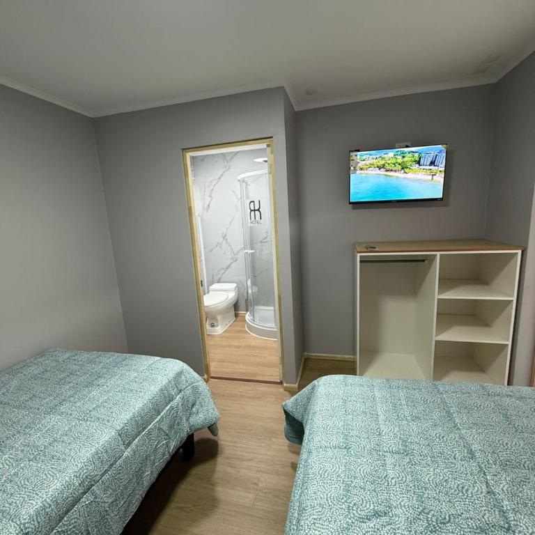 Hotel RK - Double Room with Private Bathroom - 4