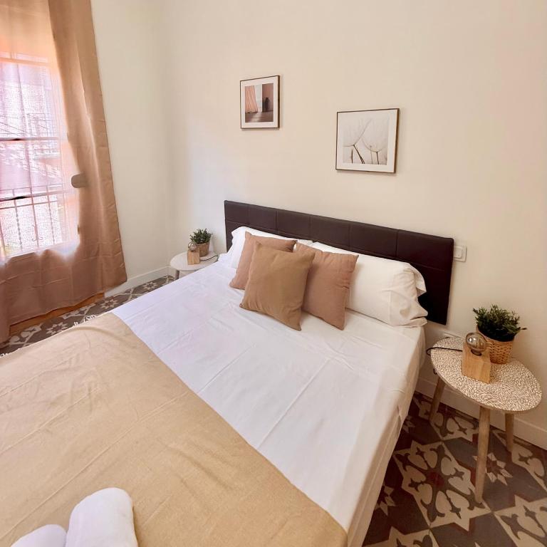 Piso Reformado con Historia en cada Rincon-Vive Zaragoza XIV - Two-Bedroom Apartment - 18