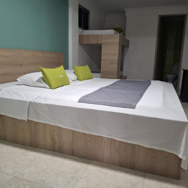 Ayenda 1122 Victoria - Standard Quadruple Room - 6