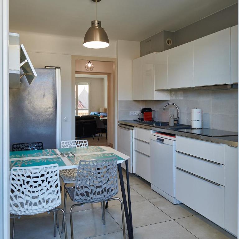 Sète - Coeur de ville et proximité canaux , Appartement plein soleil, Vue St Clair - Two-Bedroom Apartment - 10