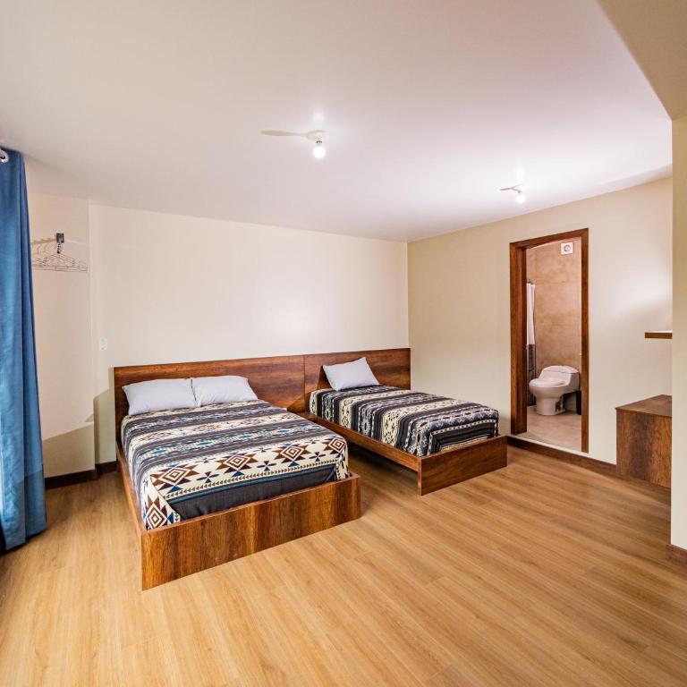 The Traveler Hostel - Habitación Triple - 2