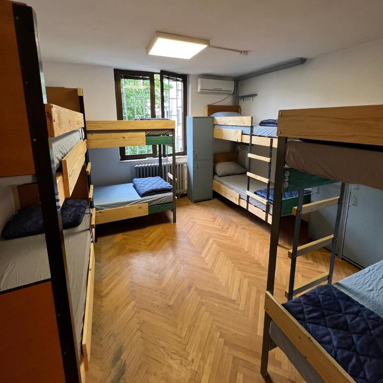 Chillton hostel - 8-Bed Mixed Dormitory Room - 7