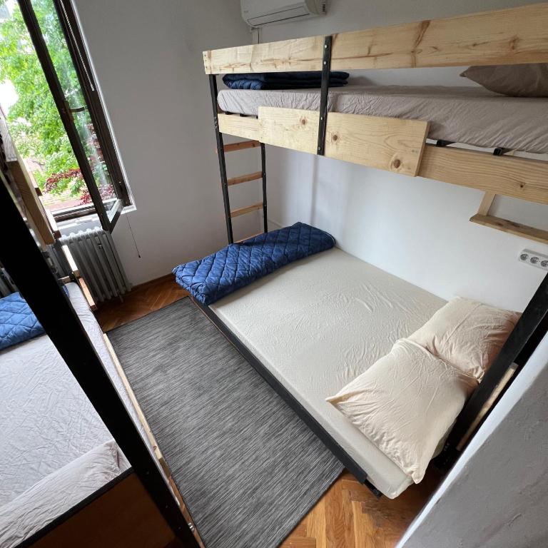 Chillton hostel - Quadruple Room with Private Bathroom - 9
