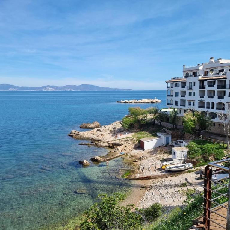 Apartamento acogedor con terraza, céntrico, cerca de la playa - HISP-236-64 - Apartment - 4