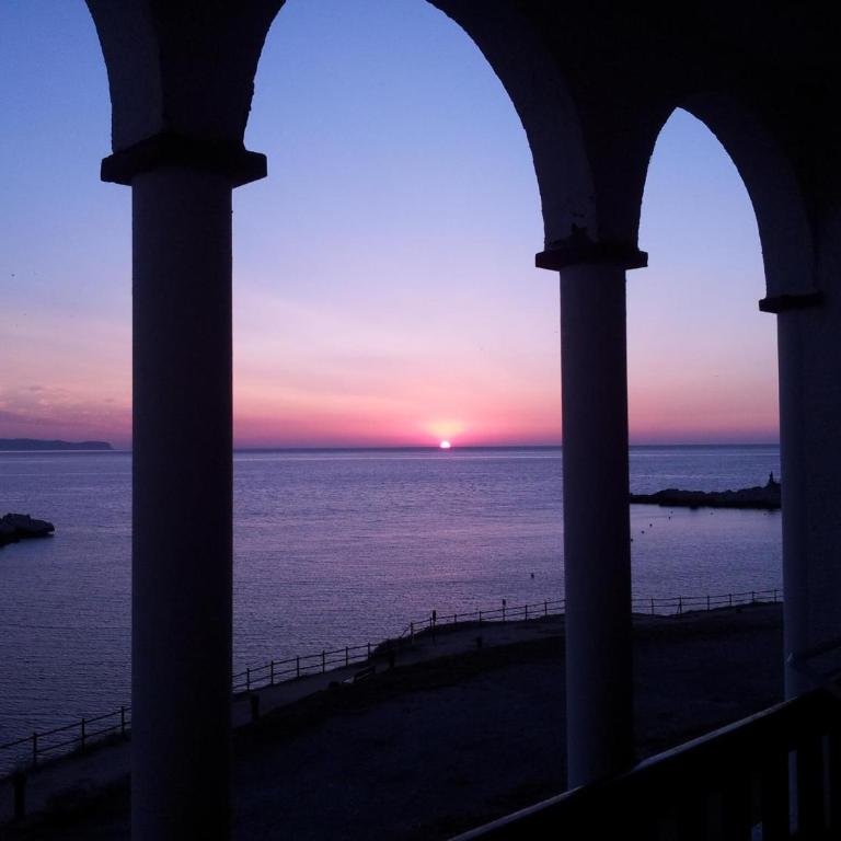 Apartamento acogedor con terraza y piscina a 50m de la playa - HISP-236-123 - Apartment - 2