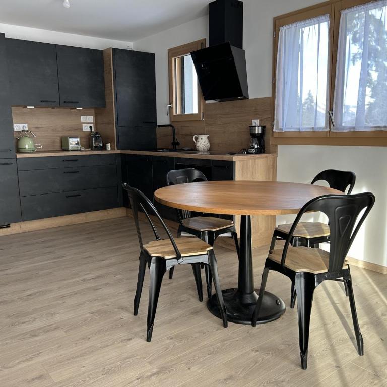 Appartement moderne 2 chambres, WIFI & Parking, Arâches-la-Frasse - FR-1-836-31 - Appartement - 1