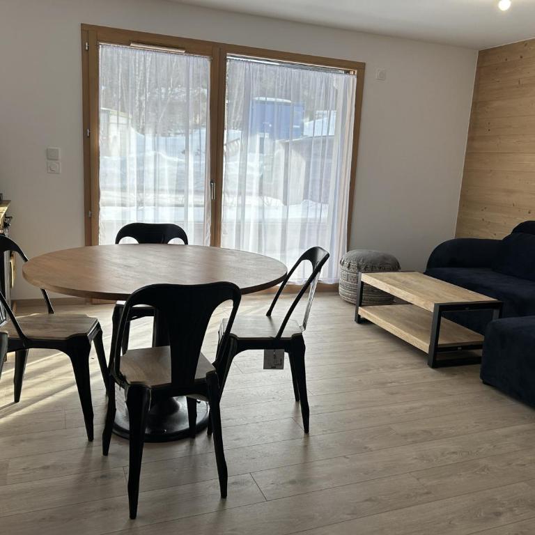 Appartement moderne 2 chambres, WIFI & Parking, Arâches-la-Frasse - FR-1-836-31 - Appartement - 4