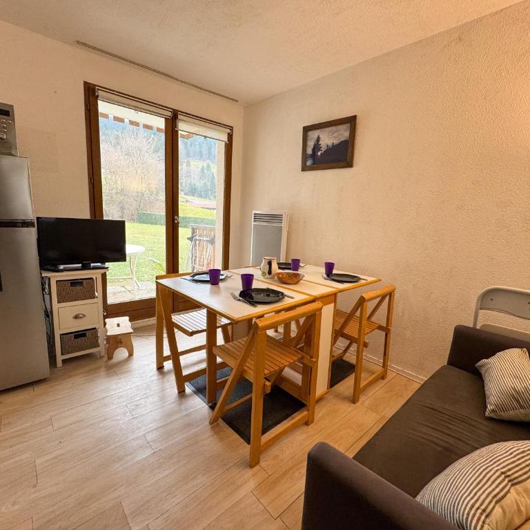 Appartement cosy à Bernex, proche des pistes et sentiers, avec terrasse ensoleillée et wifi. - Appartement 1 Chambre - 10