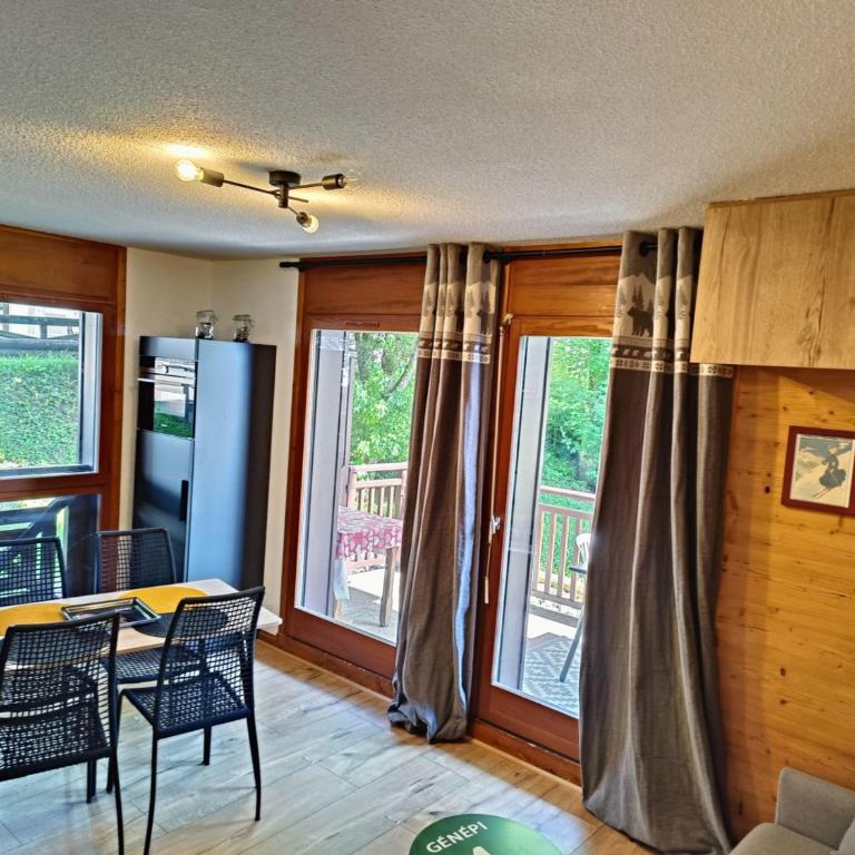 Appartement 2 pièces au pied de la télécabine avec animaux admis et parking - FR-1-836-30 - Appartement - 13
