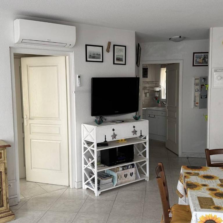 T2 climatisé au Port de Cavalaire avec garage privé - FR-1-100-365 - Apartment - 5