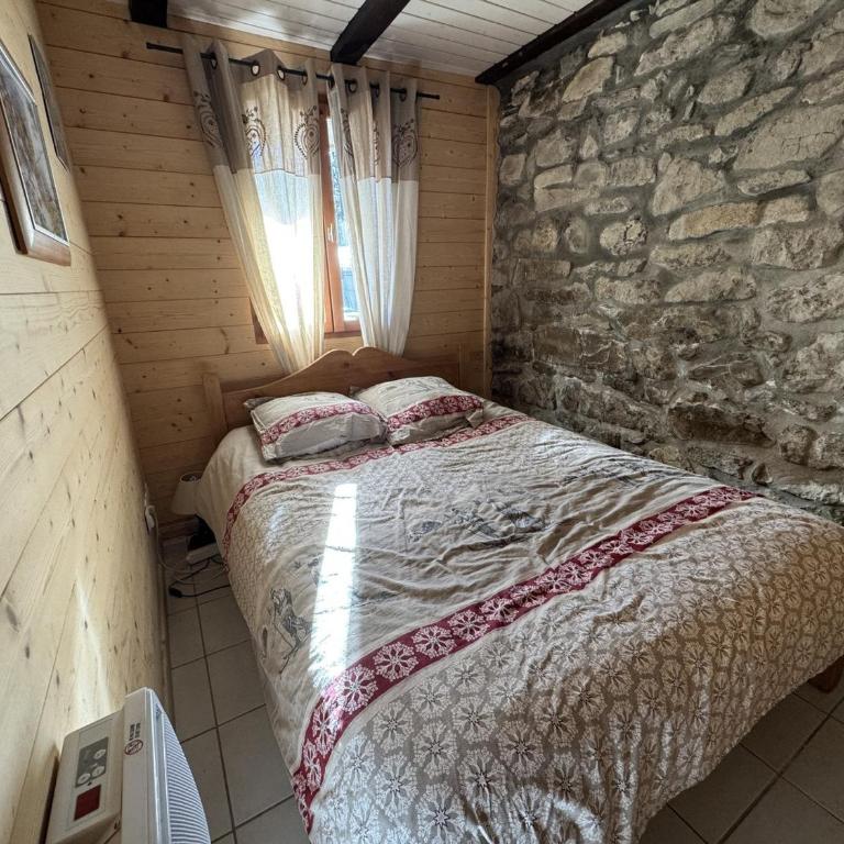 Appartement de charme dans chalet rénové - Animaux et parking - FR-1-836-54 - Appartement - 6
