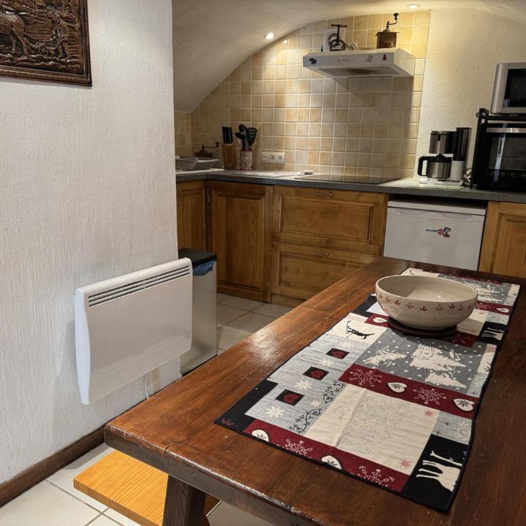 Appartement de charme dans chalet rénové - Animaux et parking - FR-1-836-54 - Appartement - 8