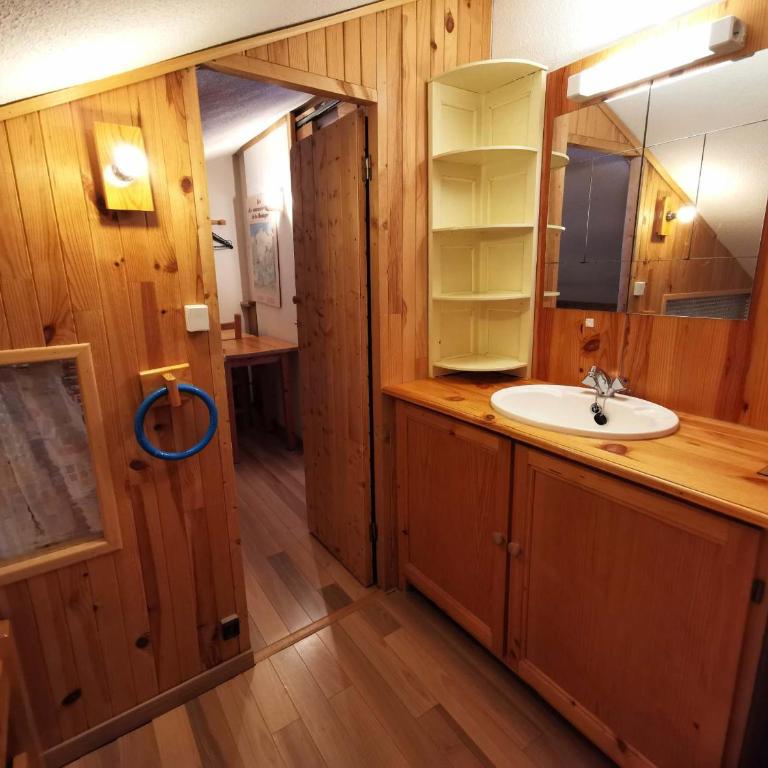 Appartement cosy 4-6 pers avec balcon proche pistes, TV, ascenseur et casier à ski - Appartement 1 Chambre - 16