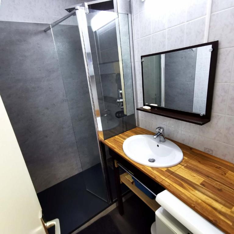 Charmant 2P cabine face aux pistes, cœur de station, proche centre aquatique - Balcon, ascenseur - Appartement 1 Chambre - 10