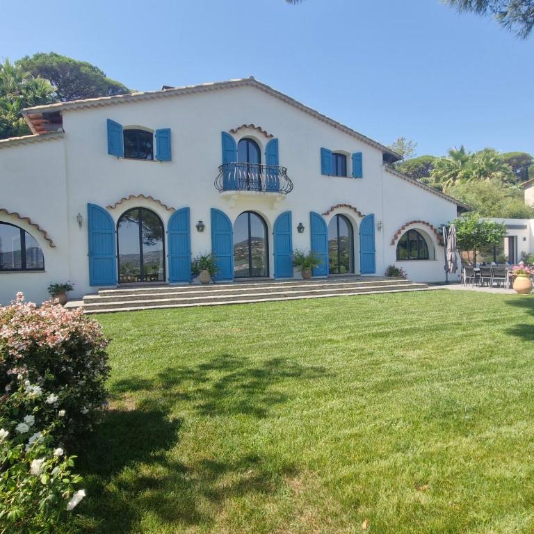 Villa 8 Pièces avec piscine privée et vue mer à Sainte-Maxime - FR-1-780-11 - Villa - 2