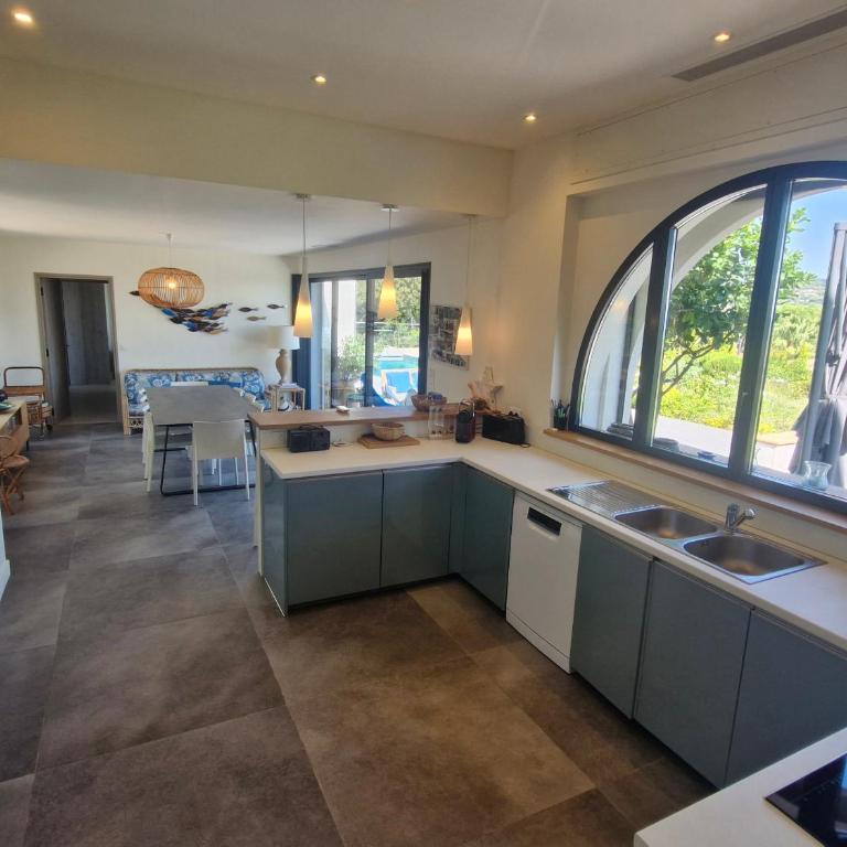 Villa 8 Pièces avec piscine privée et vue mer à Sainte-Maxime - FR-1-780-11 - Villa - 9