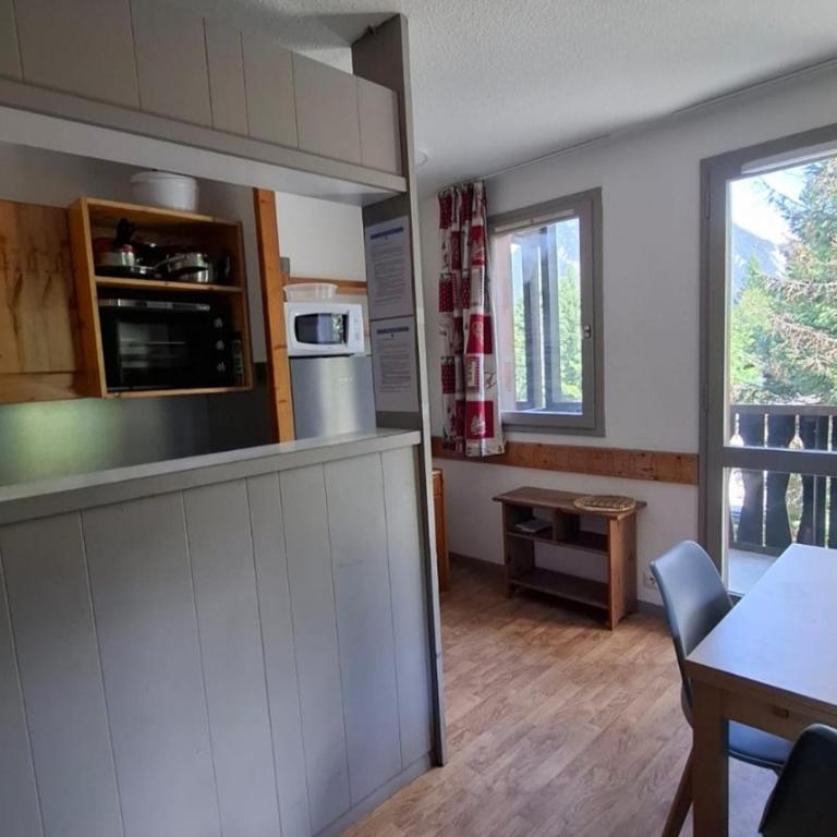 Appartement lumineux 5 pers, balcon, accès direct ski, Courchevel 1550 - FR-1-514-89 - Apartment - 2
