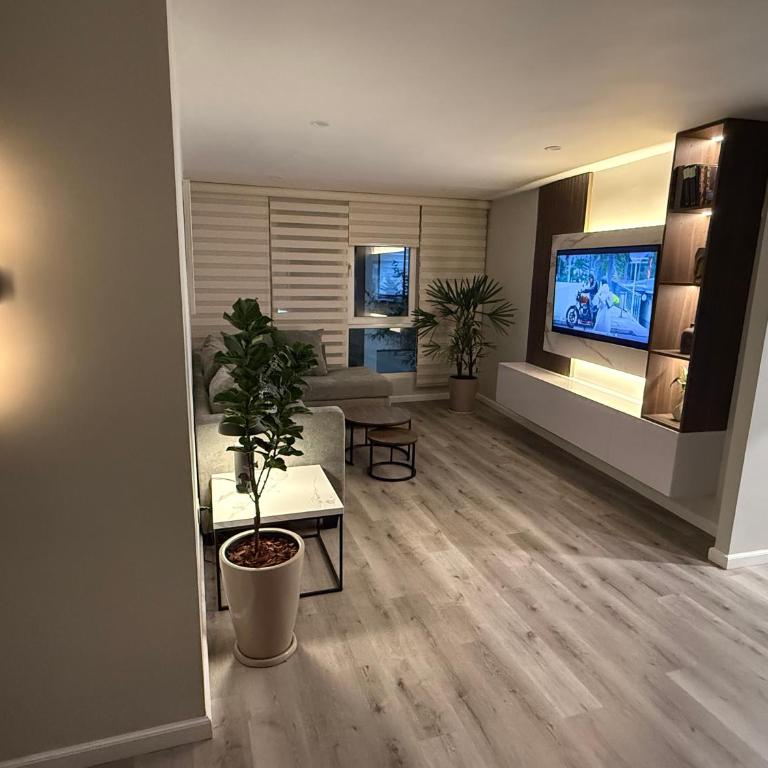 Modern and Cozy appartment - Two-Bedroom Apartment - 1