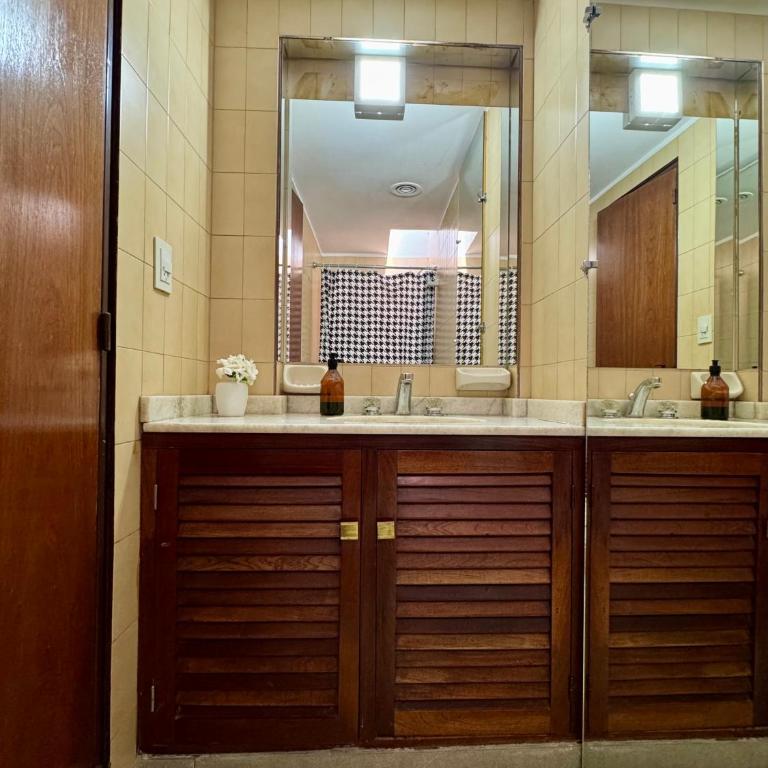 Casa Eusebio Blanco 5 habitaciones 7 personas, patio, parrilla y 2 cocheras - Casa de 5 dormitorios - 31