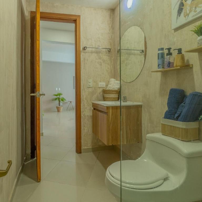 Un espacio sofisticado en medio de El Laguito Edificio Poseidon del Caribe - Apartamento de 2 dormitorios con balcón y vistas al mar - 24