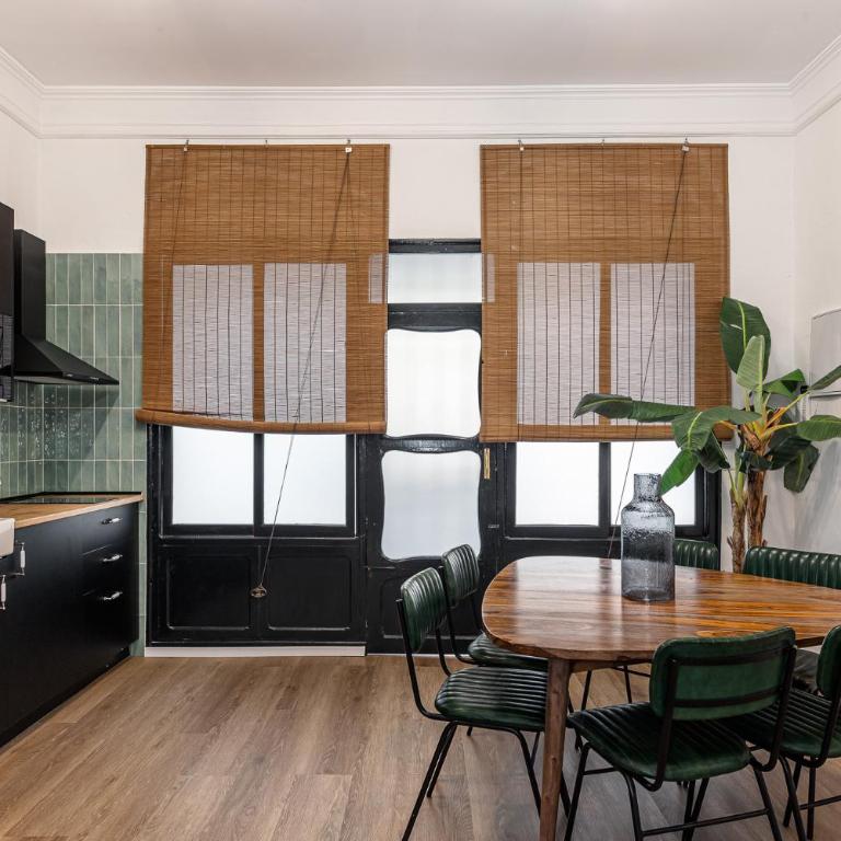 Queen's Malasaña Boutique I - Alojamiento corta estancia - Three-Bedroom Apartment - 16