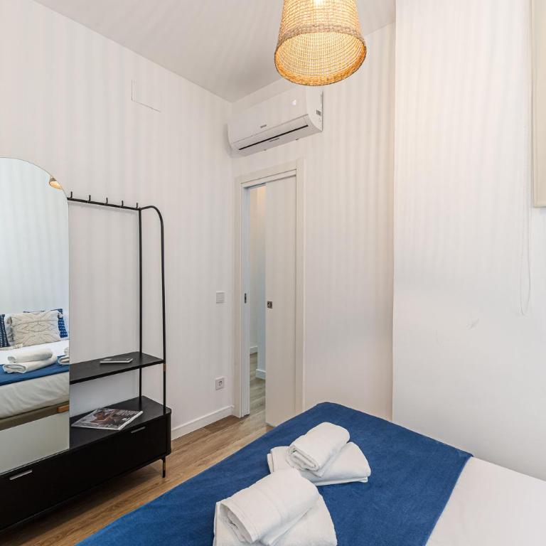 Queen's Malasaña Boutique I - Alojamiento corta estancia - Three-Bedroom Apartment - 20