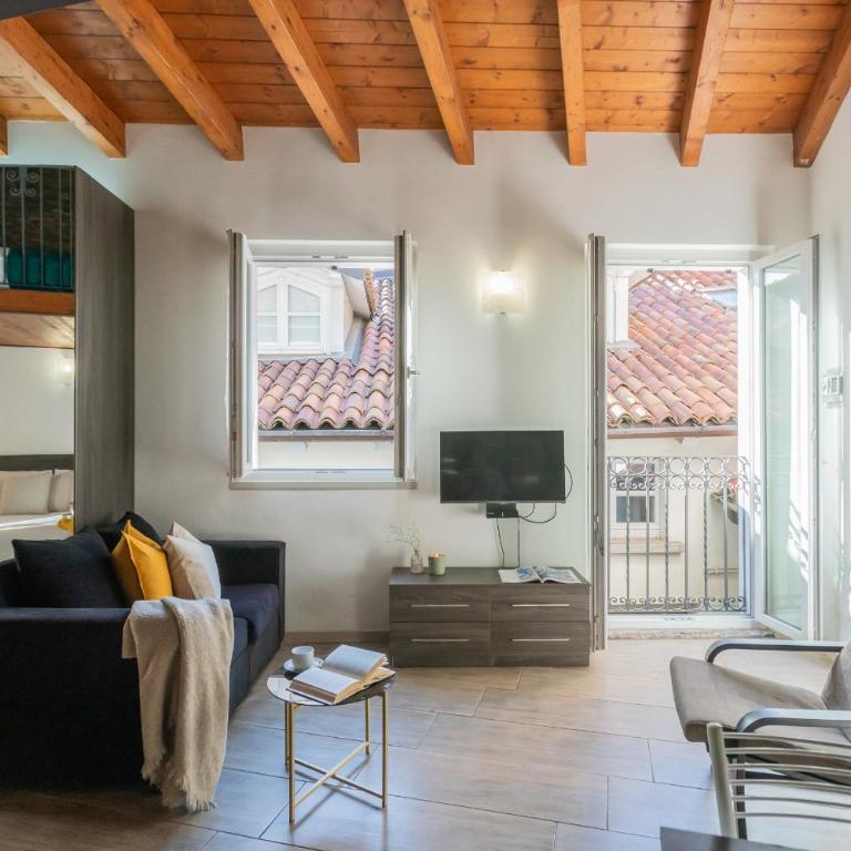 Domus in Como by Rent All Como - Monolocale su 2 Livelli - 1