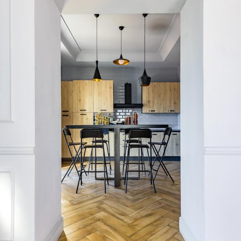 Elite Art Palace by Napoliapartments - Three-Bedroom Apartment - 68