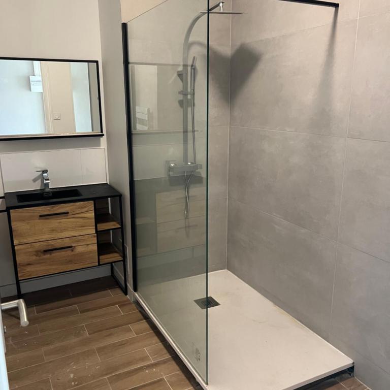 Le Toit des Volcans - 8 couchages - Terrasse privée et Wifi - Appartamento con 2 Camere da Letto e Terrazza - 7