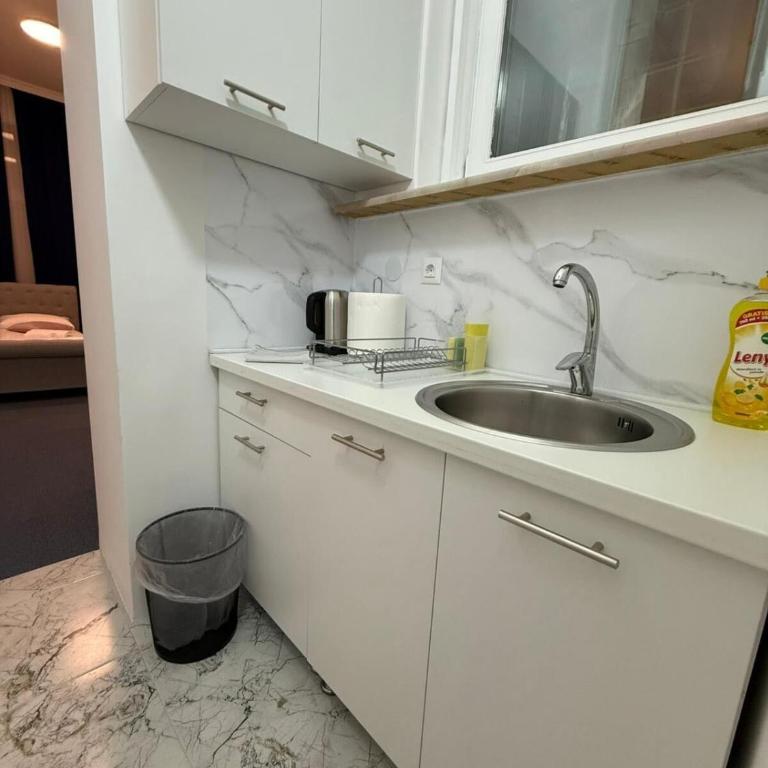 Royal Blue Central Point - Superior Triple Room - 11