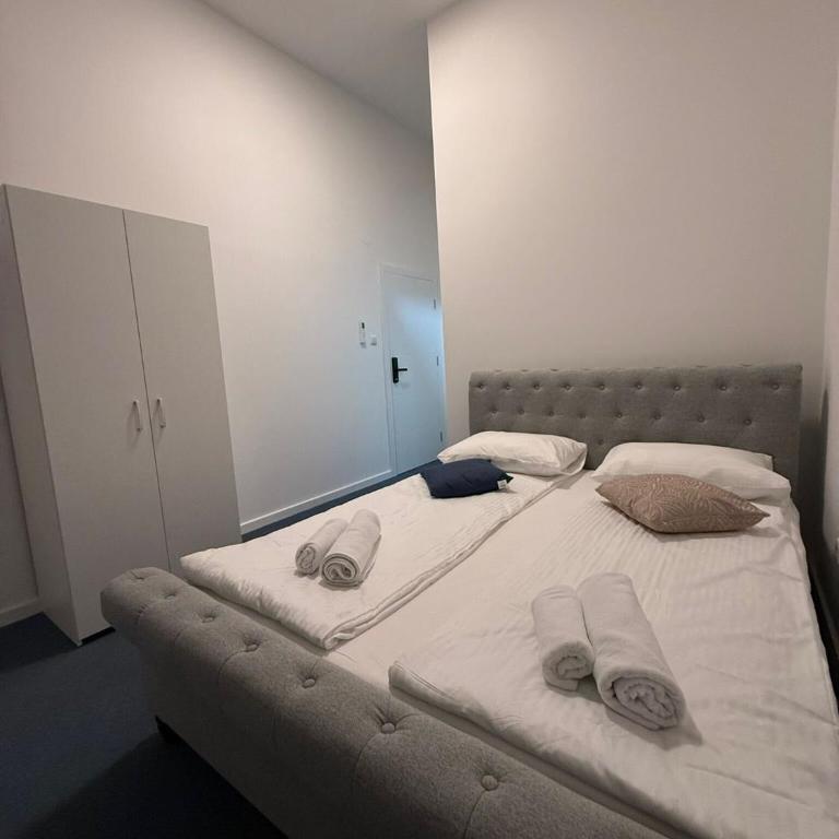 Royal Blue Central Point - Basic Triple Room - 7