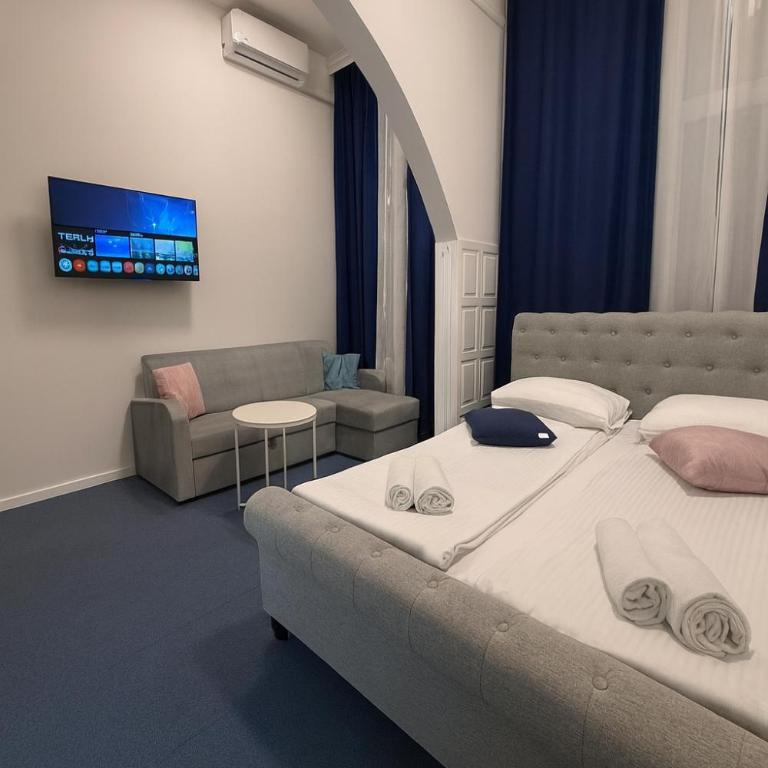 Royal Blue Central Point - Superior Triple Room - 1