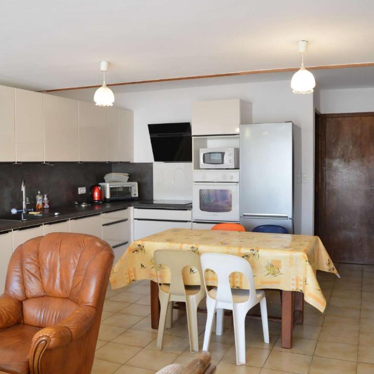 SP330-028 Maison 5 pièces SAINT PIERRE LA MER - Maison 4 Chambres - 4