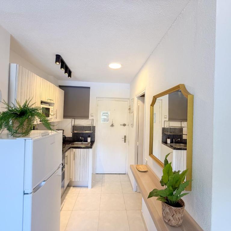 Costa Azul Studio with Pool - One-Bedroom Apartment - 11