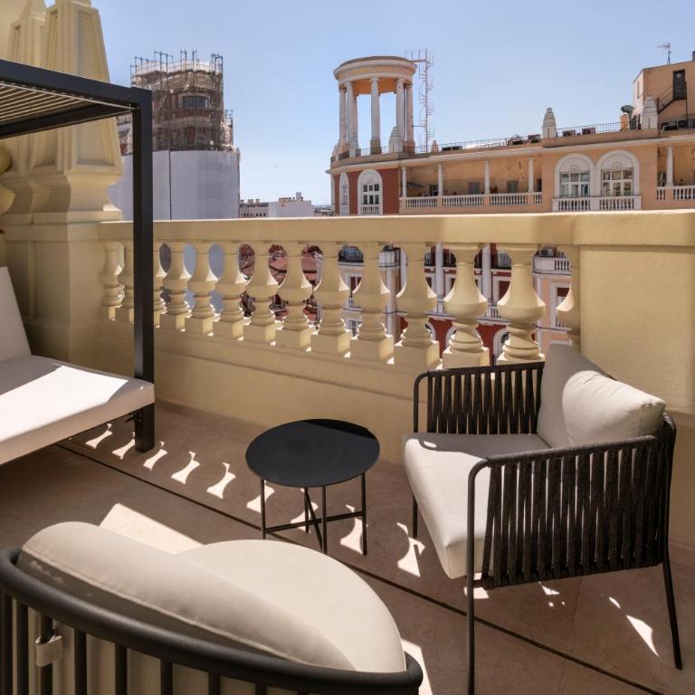 Catalonia Plaza España Hotel & Spa - Suite con terraza - 2