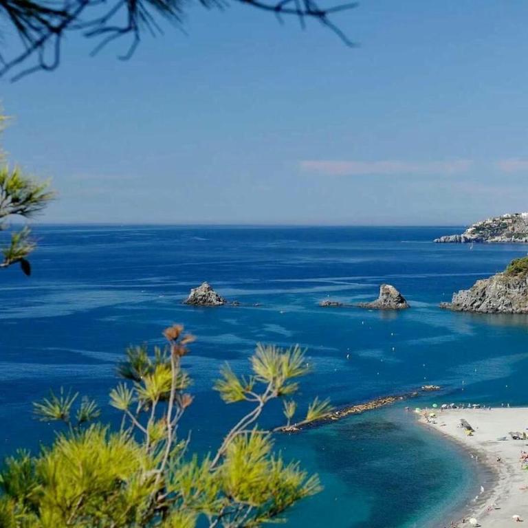 Apartamento cerca de la Playa con Terraza y Hermosas Vistas al Mar - Apartamento de 2 dormitorios - 2