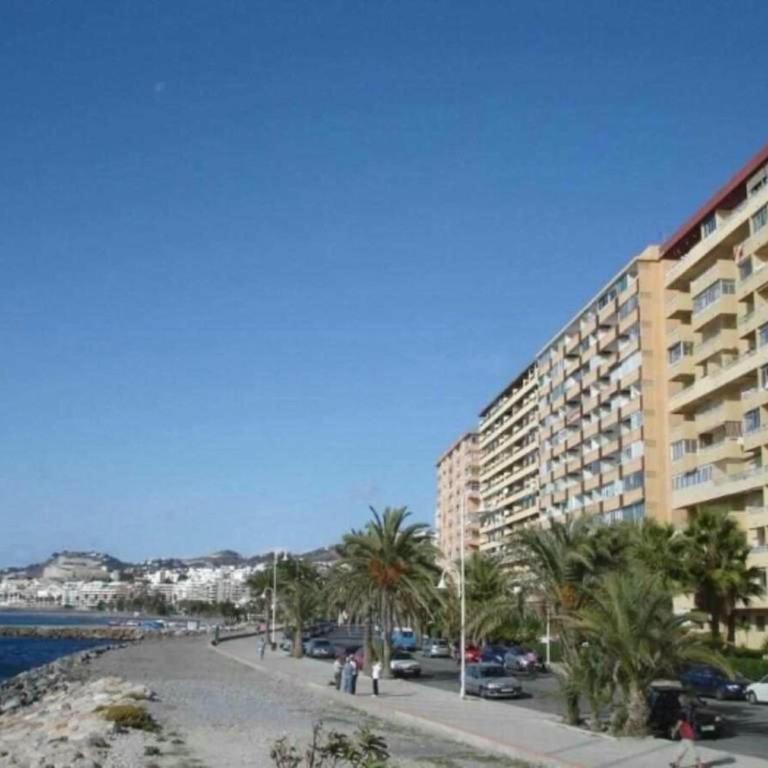 Apartamento cerca de la Playa con Terraza y Hermosas Vistas al Mar - Apartamento de 2 dormitorios - 13