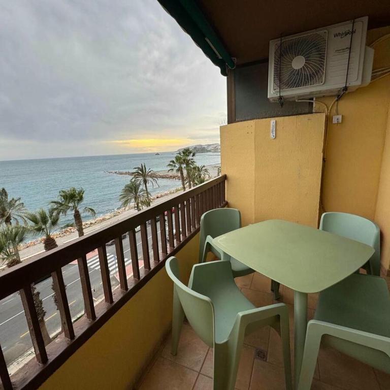 Apartamento cerca de la Playa con Terraza y Hermosas Vistas al Mar - Apartamento de 2 dormitorios - 1