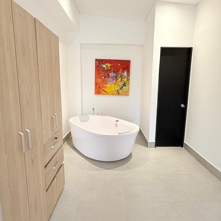Hotel Gallery Boutique - Deluxe Room - 13