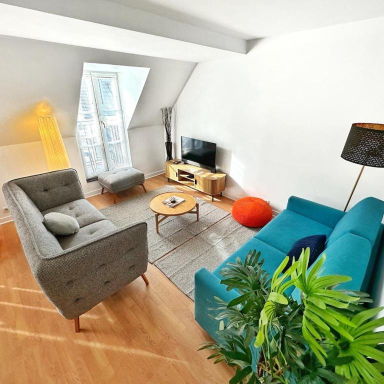 Celine 31 Bright Apartment Between Champs Élysée and Eiffel Tower - Two-Bedroom Apartment - 1